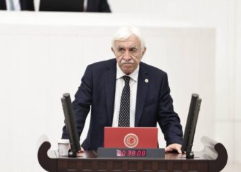 Cengiz Çandar: 8. Yargı Paketi denilen ucubeyi geri çekin!