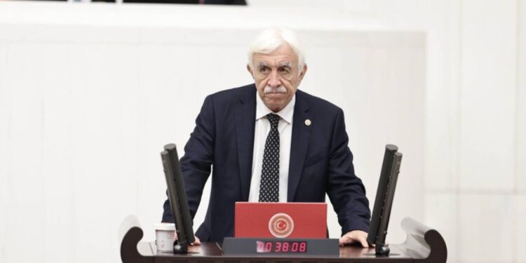 Cengiz Çandar: 8. Yargı Paketi denilen ucubeyi geri çekin!