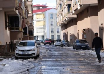 Çewlîg’de AKP’li aday evini su basan yurttaşı darp etti