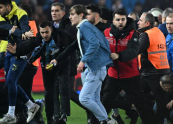 Ceza hukukçusu açıkladı: Trabzonspor taraftarı nasıl bir ceza alır? Osayi ve Batshuayi'ye bir yaptırım uygulanır mı?