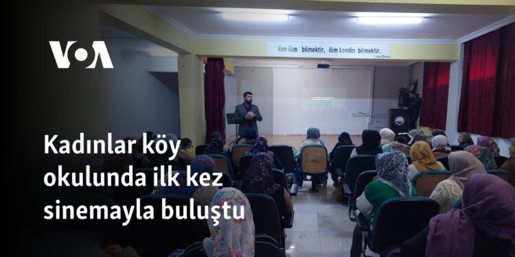 Kadınlar köy okulunda ilk kez sinemayla buluştu