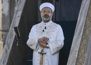 Diyanet de seçim döneminde kapı kapı dolaşacak; İmamlar, vaizler tek tek evleri, mahalleleri gezecek