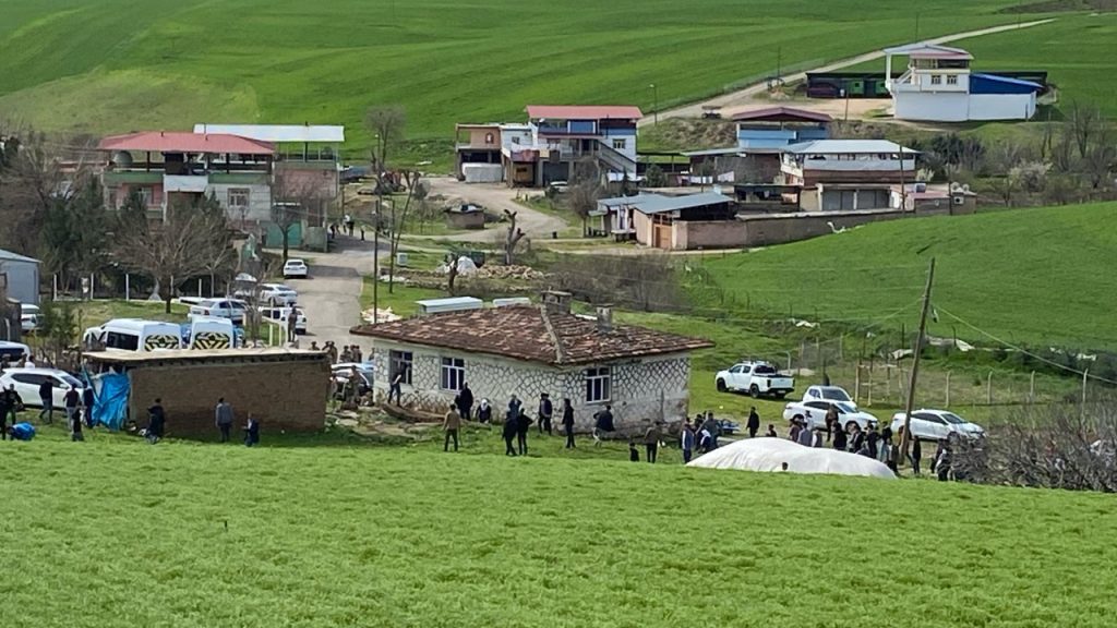 Diyarbakır'da muhtarlık seçiminde kan aktı: Silahlı kavgada 1 kişi öldü, 11 kişi yaralandı