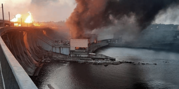 Ukrayna’daki Dnipro Hidroelektrik Santrali vuruldu
