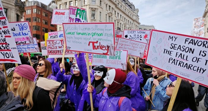Dünyanın en büyük kadın hakları yürüyüşüne Türkiye damgası: Tutuklu kadınları bırakın