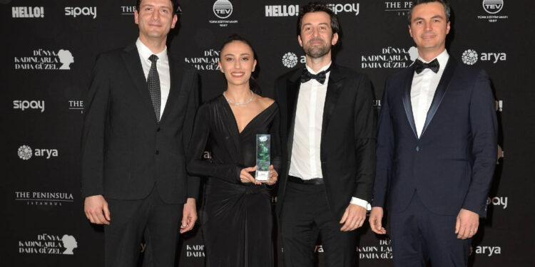 Eczacıbaşı Dynavit'e 'Yılın Takımı' ödülü