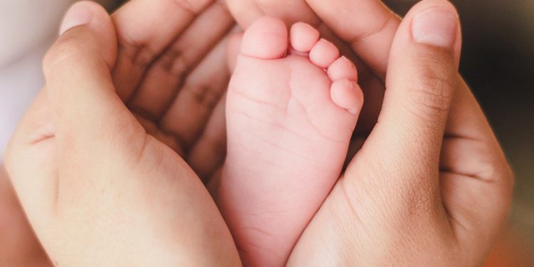 Ekonomik krizin geldi nokta; anneler bebeğini internetten satıyor!
