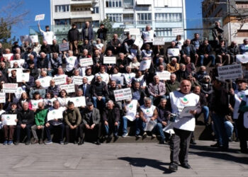 Emekliler açlık ve yoksulluk sınırını hatırlattı: Yatağa aç gidiyoruz