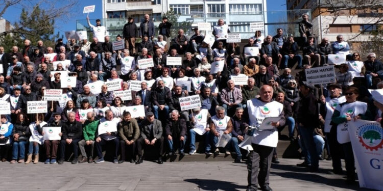 Emekliler açlık ve yoksulluk sınırını hatırlattı: Yatağa aç gidiyoruz