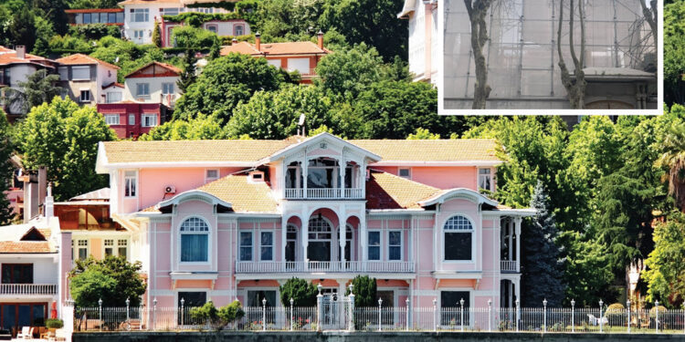 Erdoğan ailesine yenisi yapılıyor; Türkiye’nin en pahalı tarihi yalısının temeli dahil söküldü!