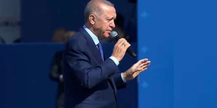 Erdoğan mitingin katılımcı sayısına dargın: Meydanda 650 bin kişi var, biz bu meydanda bir buçuk milyonları gördük