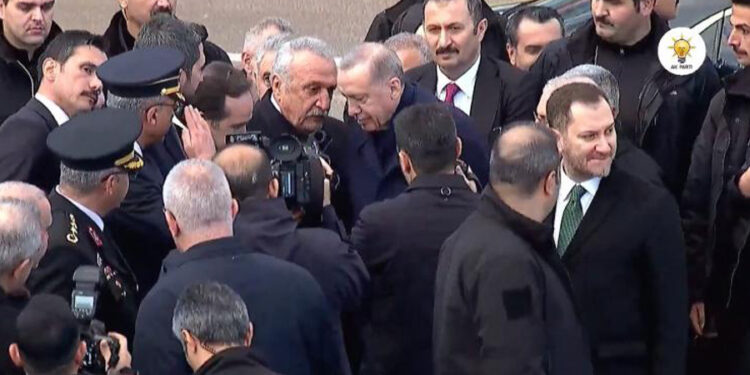 Erdoğan’ı Elazığ’da Mehmet Ağar karşıladı