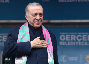 Erdoğan’ın mitingine ‘adalet yoksa oy da yok’ yazan tişörtle girmek isteyen kişi gözaltına alındı