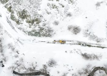 Erzurum'da 196 yerleşim alanının yolu kardan kapandı