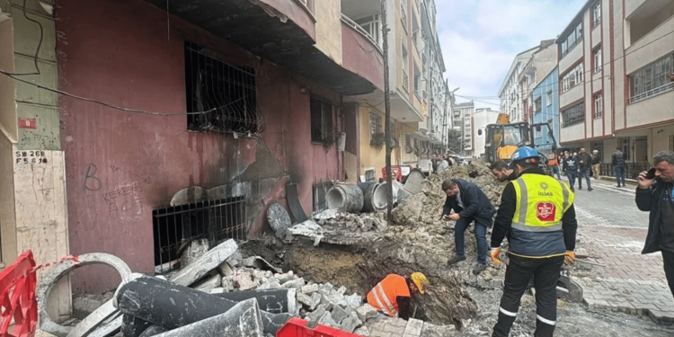 Esenyurt’ta doğalgaz borusu patladı