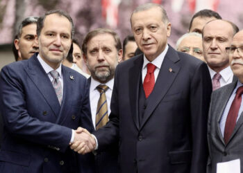 Eski AKP'li vekilden dikkat çeken iddia: Yeniden Refah, AKP lehine seçimlerden çekilecek