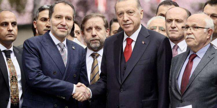 Eski AKP'li vekilden dikkat çeken iddia: Yeniden Refah, AKP lehine seçimlerden çekilecek