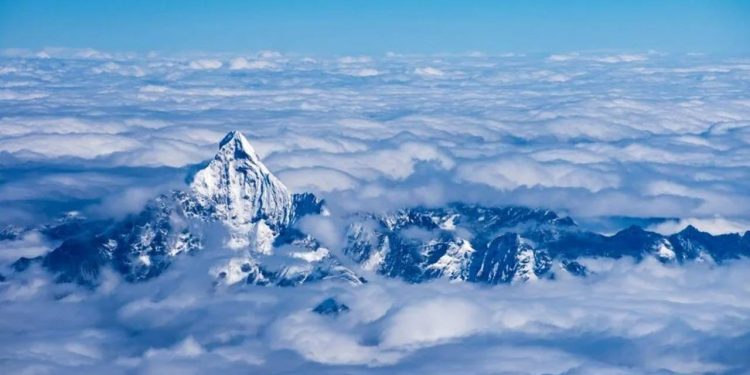 Everest'e tırmanacak dağcılara GPS zorunluluğu