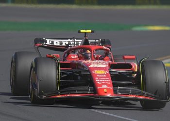 F1’de Avustralya Grand Prix’sini Carlos Sainz kazandı