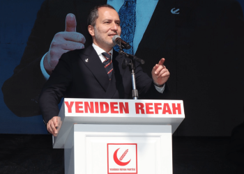 Yolunu şaşırmış birine rozet taktınız