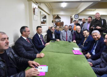 Fatih'te AKP'ye oy veren yurttaştan CHP'nin adayı Polat'a: İnşallah siz kazanırsınız