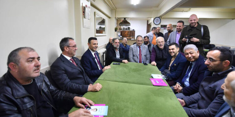 Fatih'te AKP'ye oy veren yurttaştan CHP'nin adayı Polat'a: İnşallah siz kazanırsınız