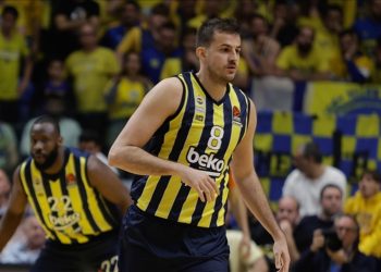Fenerbahçe Beko'nun 8 numarası Nemanja Bjelica basketbolu bıraktı