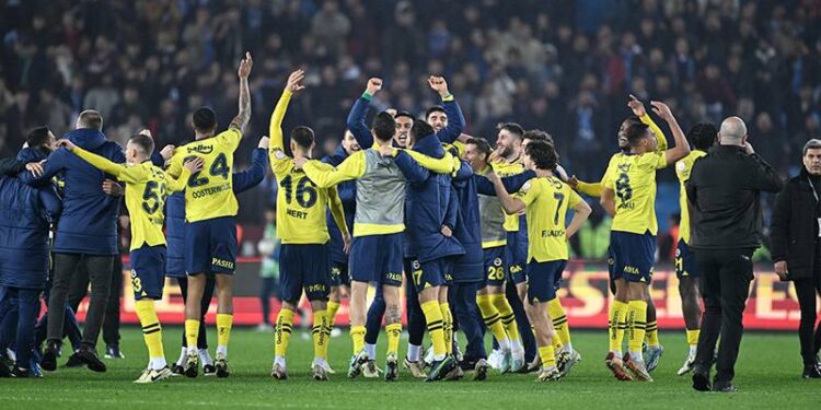 Fenerbahçe takım otobüsü stadyumdan ayrıldı