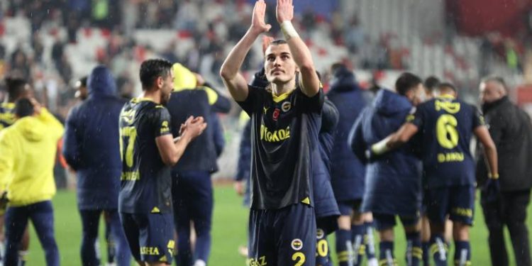 Fenerbahçe'de Çağlar Söyüncü gelişmesi