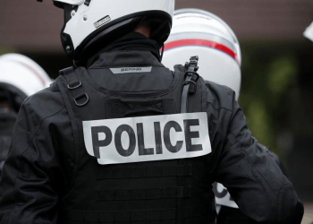 Fransa'da 17 yaşındaki gence şiddet uygulayan 2 polis açığa alındı