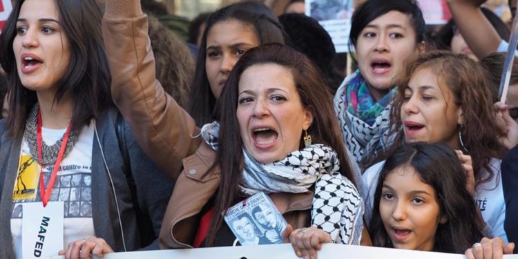 Fransa'da binlerce kişi, 'ırkçılık ve faşizme' karşı yürüdü