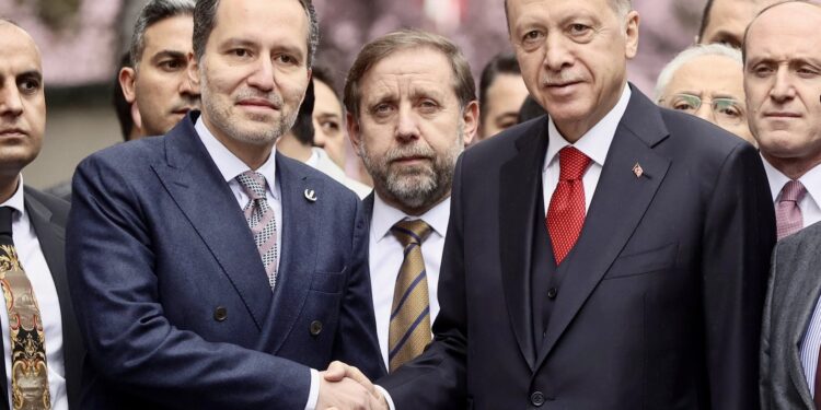 Yeniden Refah hakkında iddia: Seçime günler kala AKP lehine çekilecekler