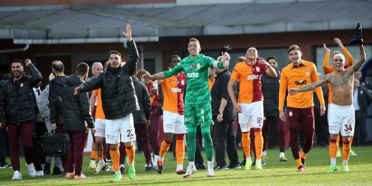 Galatasaray Antalya'da kampa giriyor