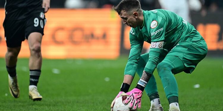 Galatasaray yönetimi Muslera ile masaya oturuyor