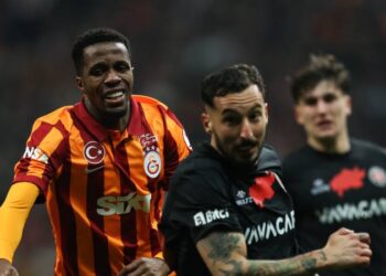 Galatasaray'da Wilfried Zaha, oyundan çıkarken ıslıklandı