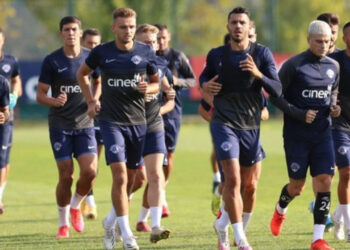 Galatasaray'ın rakibi Kasımpaşa, hem atıyor hem de yiyor