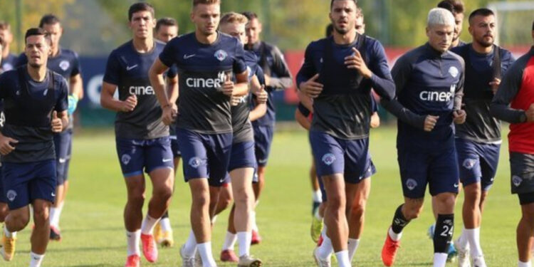 Galatasaray'ın rakibi Kasımpaşa, hem atıyor hem de yiyor