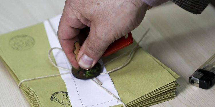 Gazeteci İsmail Saymaz: TKP, seçimde büyük bir ilçeyi kazanmaya yaklaştı