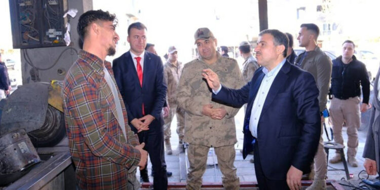 Gazeteciler Şırnak'taki fotoğrafı sordu, Özgür Özel yanıtladı: Partiyle devlet ayrımı, ortadan kalkmış durumda