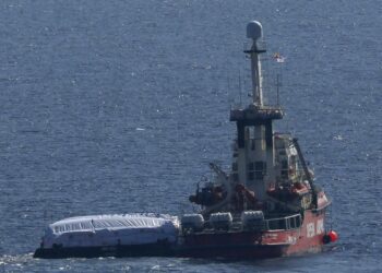 Gazze'ye gidecek ilk gemi 200 tonluk yardım malzemesiyle Kıbrıs'tan ayrıldı