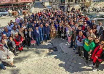 Gelecek Partisi'nden istifa eden 150 kişi CHP'ye katıldı