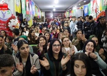 Gençlerin umudu DEM Parti!