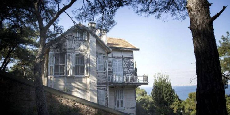 Gezi Parkı'nın ardından Vakıflar'a ikinci darbe: İBB, usta edebiyatçının köşkünü de geri aldı