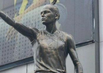 Gündem olan Eda Erdem heykeline ilişkin Uğur Dündar'dan açıklama