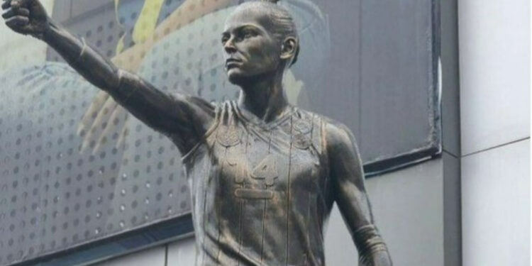 Gündem olan Eda Erdem heykeline ilişkin Uğur Dündar'dan açıklama