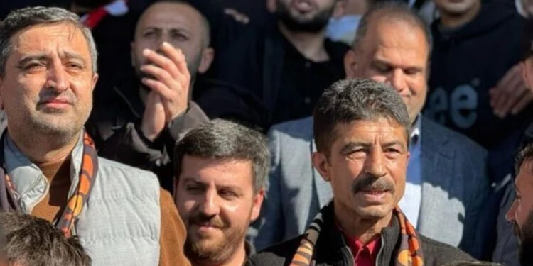 HÜDA-PAR adayıyla maç izleyen DEM Parti adayı ihraç edildi