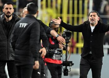 Hakem oyunu aldı, 2. yarı taktiksel olarak rakibe verdi; yenildiğimiz ve emeklerimiz çalındığı için üzgünüz