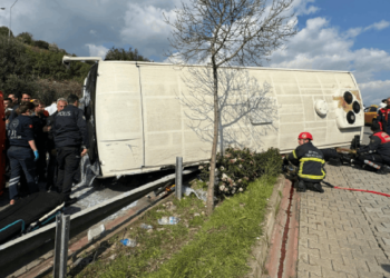 Halk otobüsü devrildi 28 yurttaş yaralandı