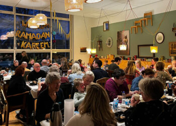 Hiç durmadan yürüyorlar; mülteci kampında Hollandalılar için iftar organizasyonu!