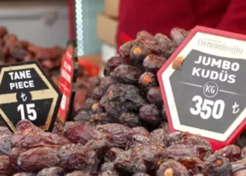 Hurma da lüks oldu! Mısır Çarşısı’nda hurmanın tanesi 15 TL’ye satılıyor
